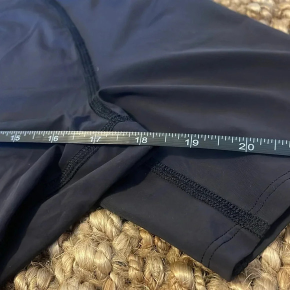 Lululemon Fine Force Short Sleeve Women's Black Run Cropped Fited size 8 - Picture 6 of 8
